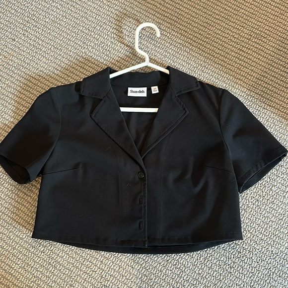 Aritzia Sunday Best black boxy crop button shirt - Picture 1 of 5